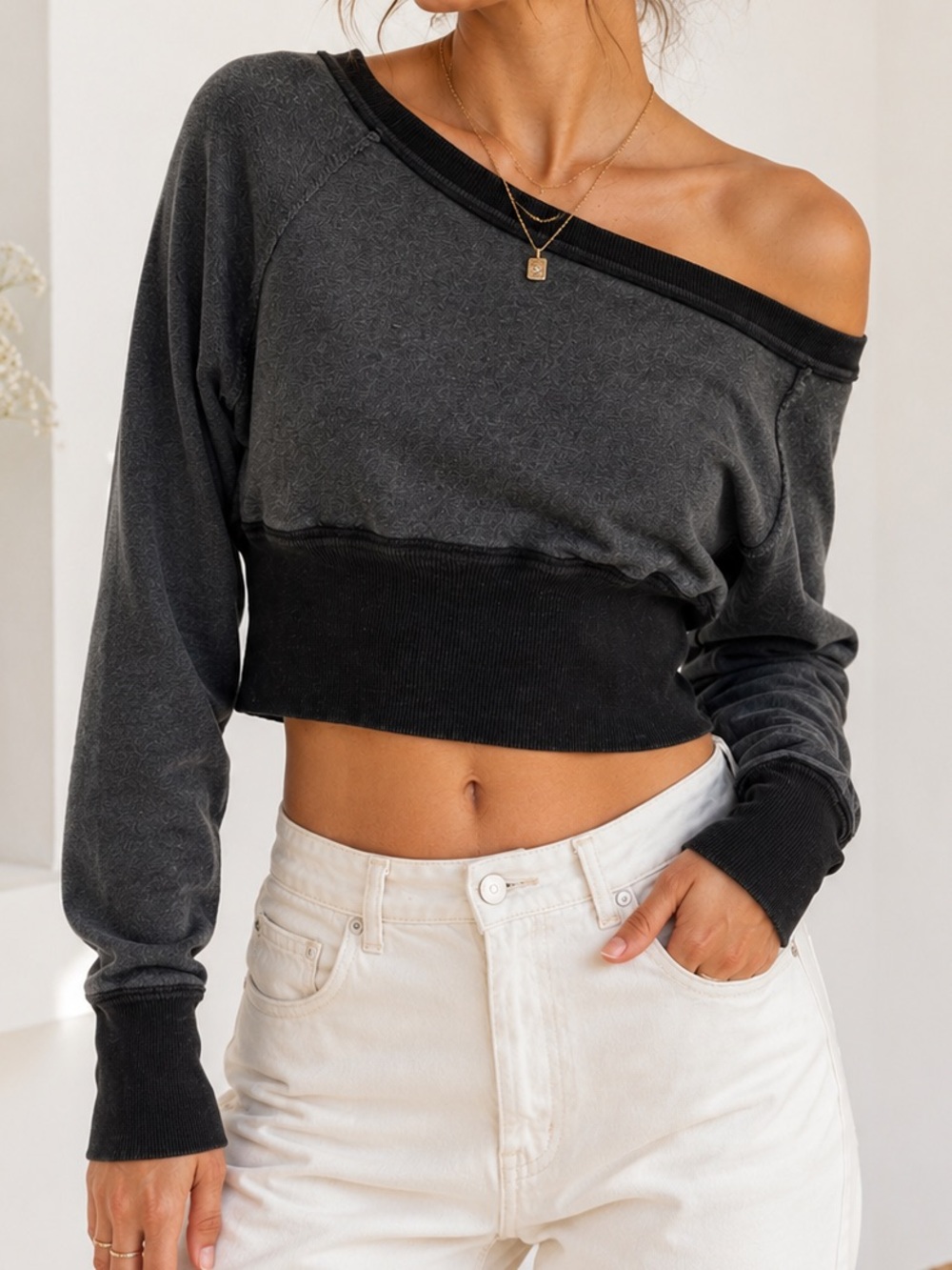 We The Free Off-Shoulder Cropped Pullover Sweatshirt Charcoal Gray Small
